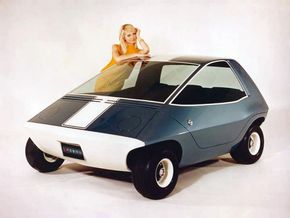 AMC viste frem sin elbilprototype Amitron i 1967. Den hadde ikke dører, men hele toppen kunne åpnes. <i>Foto: public domain</i>