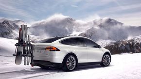 Batterikonsument; Tesla Model X med 100 kWh batteri er nok en stor forbruker av litiumionbatterier. <i>Foto: Tesla Motors</i>