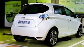 Det kan komme krav om å produsere nullutslippsbiler. Renault produserer elbilen Zoe. <i>Foto:  Groupe Renault</i>