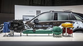 Mercedes-Benz viste fram sin nye generasjon hydrogenteknologi i sommer. Den skal først plasseres under skallet på en GLC-suv. <i>Foto: Daimler AG</i>