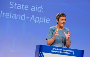 EUs konkurransekommissær Margrethe Vestager presenterte tirsdag EU-kommisjonens avgjørelse i den kontroversielle skattesaken mot Apple <i>Foto: Virginia Mayo, AP, NTB scanpix</i>