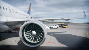 Lufthansas nye A320 neo gjør klar for å fly til Frankfurt fra Oslo. <i>Foto: Eirik Helland Urke</i>
