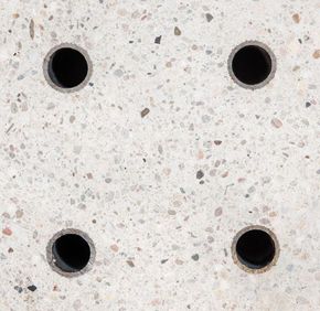 Varmevekslere: Væsken renner gjennom rør innstøpt i betongen. <i>Foto: Energynest</i>