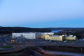 Slik ser Sykehuset Østfold på Kalnes ut. Sykehuset ligger omtrent seks kilometer utenfor Sarpsborg og 18 kilometer utenfor Fredrikstad. <i>Foto: Sykehuset Østfold</i>