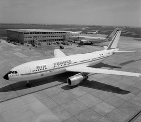 Dette A300B2 til Air France var det første flyet Airbus leverte. <i>Foto: Airbus</i>