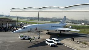 Concorde MSN1 på vei til museet Aeroscopia på Toulouse-Blagnac for et par år siden. Det jobbes også med å sette et tilsvarende fly tilbake til flygedyktig stand til 50-årsjubileet for jomfruferden i 2019. <i>Foto: Fabrice Lepissier</i>