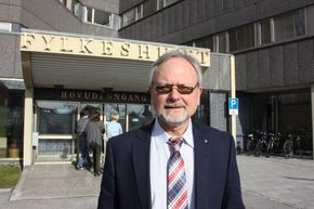 Fylkesrådmann Ottar Brage Guttelvik og et mindretall i fylkesutvalget setter foten ned og mener nok er nok. <i>Foto: Kjell Herskedal</i>