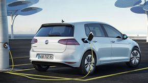 Volkswagen e-Golf har batteri med brutto kapasitet på 35,8 kilowattimer. <i>Foto: Volkswagen</i>
