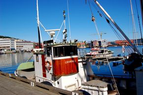 Sjark ved kaia i Tromsø. Her kan den bunkre diesel og få CO2-avgift og mineraloljeavgift refundert. <i>Foto: Emil C. Fredhammer</i>