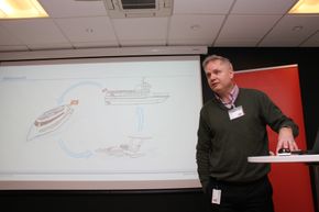 Kjetil Martinsen i DNV GL har ansvar for studien og tegningene av utslippsfire øybåter. <i>Foto: Tore Stensvold</i>
