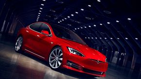 En Tesla Model S har et batteri bestående av mange tusen litiumion-celler. <i>Foto: Tesla</i>