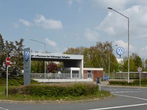 Inngangen til Volkswagens Salzgitter-fabrikk. <i>Foto: Wikimedia Commons</i>