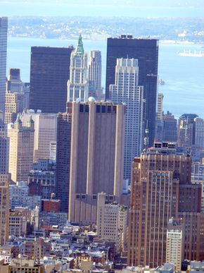 Den anonyme betongkolossen er den eneste skyskraperen i New York uten vinduer. Taket huser også satellittantenner og den eneste jordstasjonen AT&amp;T opererer i storbyen. <i>Bilde: Dave Keeshan/Flickr, creative commons</i>