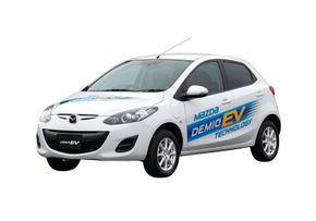 Mazda Demio er kjent som Mazda 2 i Europa. Et lite antall elbilutgaver er produsert i Japan. <i>Foto: Mazda</i>