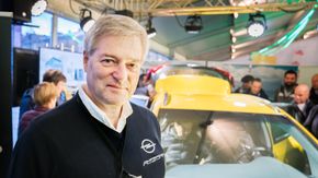 Knut Brandrud selger mye Opel i Trondheim. <i>Foto: Eirik Helland Urke</i>