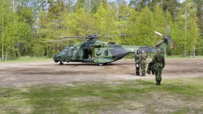 NH90 tilhørende den finske hæren. Helikopteret er bygget av Patria som Kongsberg eier halvparten av. <i>Foto: Försvarsmakten/Puolustusvoimat</i>