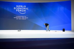 Årets møte i Verdens økonomiske forum er det 47. i rekken og det største hittil. Hele 3.000 deltakere fra 99 land er påmeldt. <i>Foto: Gian Ehrenzeller / AP / NTB scanpix</i>