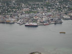 Hurtigruten til kai i Tromsø. <i>Foto: TORE STENSVOLD</i>