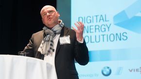 Andreas Klugescheid, Head of Steering Government and External Affairs, BMW, under foredrag på Nordic EV Summit. <i>Foto: Eirik Helland Urke</i>