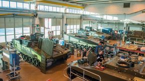 I 2017 var Ritek i ferd med å sluttføre arbeidet på de siste CV90-vognene. <i>Bilde:  Havard Zeiner</i>