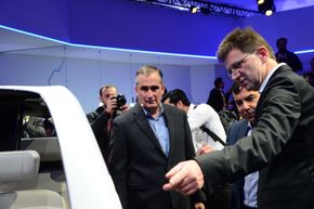 Intel-sjef Brian Krzanich (t.v), Mobileye-grunnlegger Amnon Shashua og Klaus Fröhlich fra BMW Group på CES i januar. <i>Foto: Walden Kirsch/Intel Corporation</i>