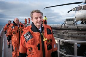 Olje- og energiminister Terje Søviknes setter rekorder i Barentshavet. <i>Foto: Eirik Helland Urke</i>