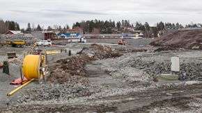 Det har vært flere perioder med full stopp på byggeplassen i Ørje. <i>Foto:  Mari Gisvold</i>