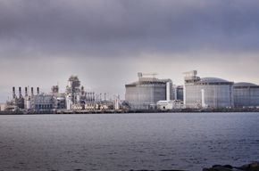 LNG-fabrikken på Melkøya får gassen sin fra det første produserende feltet i Barentshavet, Snøhvit-feltet. <i>Foto:  Anders J. Steensen</i>