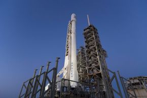 Her står Falcon9 klar før oppskyting. <i>Foto: SpaceX/NTB Scanpix</i>