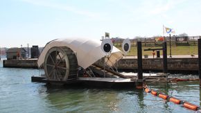  Dette vannhjulet har spist søppel i Baltimores havneområde i over fire år. <i>Bilde:   Courtesy of Waterfront Partnership of Baltimore</i>
