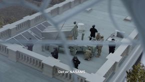 I fjor dukket Nasams opp i serien «Designated Survivor» som foregår i Washington D.C. <i>Bilde:  ABC/Netflix</i>