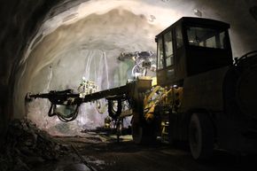 Verken NCC eller vegvesenet har noen gang opplevd kombinasjonen av mengder vann og vanntrykk som det de har måtte hanskes med i Mælefjordtunnelen. <i>Foto: NCC</i>