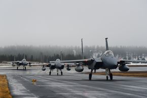 Tre F-15C som nettopp har landet på basen i Rovaniemi. <i>Foto: USAF</i>