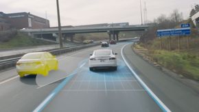 Teslas Autopilot-system er basert på sensorer, datamaskiner og data fra millioner av kjørte kilometer. Systemet er en forløper til fremtidens selvkjørende biler. <i>Foto: Tesla</i>