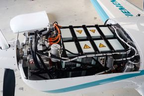 Batterienes plassering i det elektriske flyet som Siemens har utviklet i samarbeid med Extra Aircraft. <i>Foto: Siemens</i>