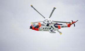 I løpet av de nærmeste dagene får dette helikopteret selskap av en ny AW101 på Sola. <i>Foto:  Eirik Helland Urke</i>