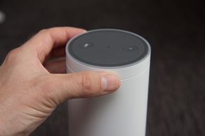 Du kan justere volumet ved å vri på ringen øverst på Amazon Echo – eller bruke talekommandoer. <i>Foto: Kurt Lekanger</i>