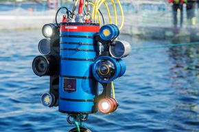 Avansert kamerarigg: 4000 mikrolinser og LED-lys bidrar til sylskarpe undervannsbilde. Bildebrikken gir 8K oppløsning. Med tiden er planen å gjøre riggen autonom. <i>Foto: Havard Zeiner</i>