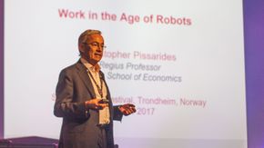 Pissarides mener at robotenes inntog ikke kommer til å bety et massivt tap av arbeidsplasser. <i>Foto: Marius Valle</i>
