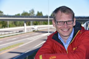 Kristoffer Haugenes blir mye på vegen mellom Vestfold og Rogaland i sin nye stilling som regionsjef for Norva24 Region Sør, en stilling han gleder seg til å ta fatt på. <i>Foto:   Odd Borgestrand</i>