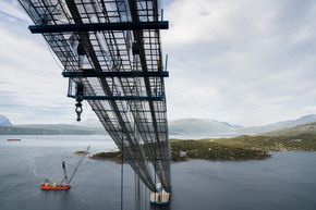 Brua er 1533 meter lang, med et hovedspenn på 1145 meter. <i>Foto:  Eirik Helland Urke</i>