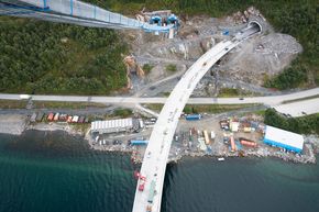  Det går ned tilsammen 35.000 m3 betong for å bygge hele brua.  <i>Foto:  Eirik Helland Urke</i>