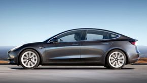Model 3 er Teslas første bil som skal produseres i stort volum. <i>Bilde:  Tesla</i>
