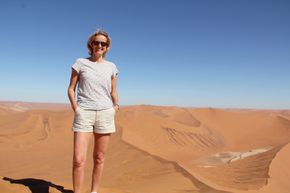 Ørkenvandring: Irene oppsøkte i sommer Big Daddy Namibia, den høyeste sanddynen i landet på 325 meter. (Foto: Privat)