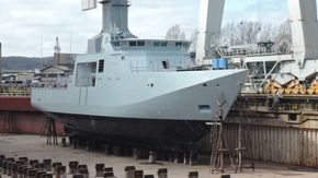 Det danske inspeksjonsfartøyet Lauge Koch er for tiden i danske mediers søkelys, etter at Teknisk Ukeblad i samarbeid med DR har avslørt at nordkoreanske arbeidere har jobbet på skipet.