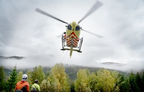 Legehelikopteret tar av fra Torpomoen. <i>Foto:  Eirik Helland Urke</i>