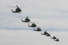 Åtte av Forsvarets Bell 412 som har vært i tjeneste i 30 år. <i>Bilde:  Asbjørn Goa</i>
