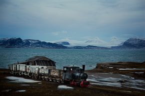 Ny-Ålesund er tidligere kjent for gruvedriften ved Kings Bay. Nå er det ulike forskningsmiljøer som preger stedet. <i>Foto:   Eirik Helland Urke</i>