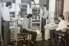 Dataalderen: En av TFs første oppgaver var å få bukt med begrensingene til det analoge telefonnettet og gjøre det digitalt. <i>Foto:  Telenor</i>