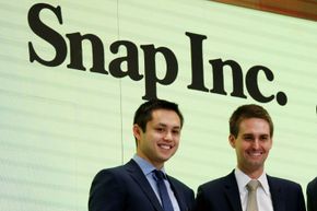 Snapchat-gründerne Bobby Murphy (t.v.) og Evan Spiegel ble mangemilliardærer etter børsnoteringen av teknologiselskapet i mars i år. <i>Foto:  Lucas Jackson, Reuters</i>